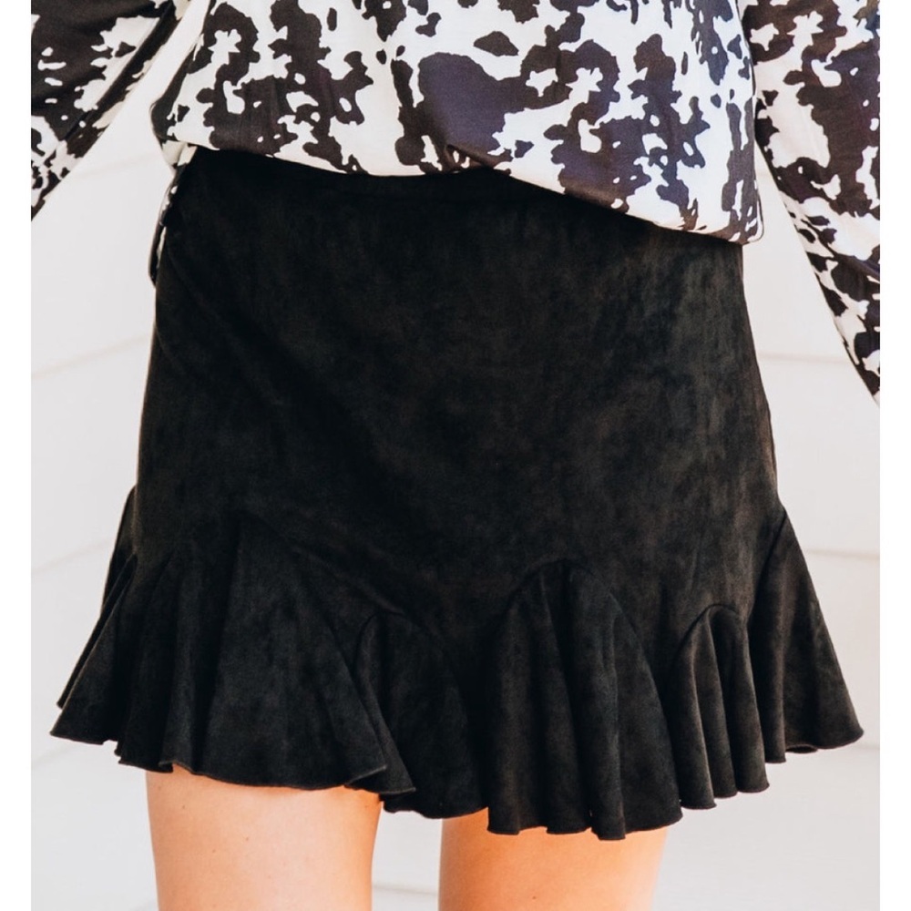 Grace & Emma WOMEN'S TURNING ON THE CHARM BLACK SKIRT